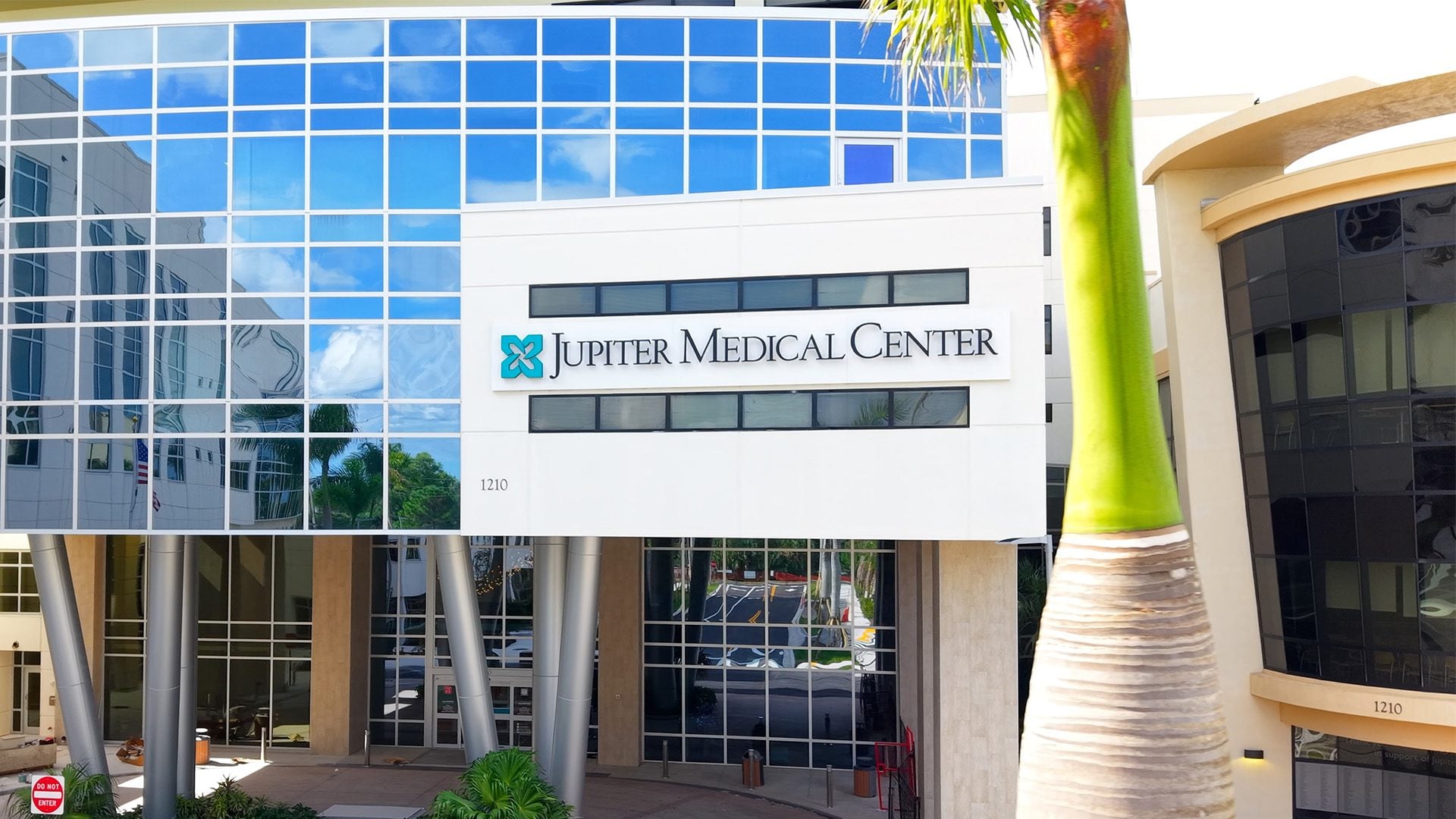 BFW-Advertising-Jupiter-Medical-Center-Exterior